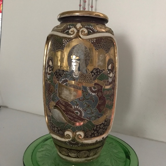 Other - ASIAN VASE WITH GOLD TONES THROUGHOUT.